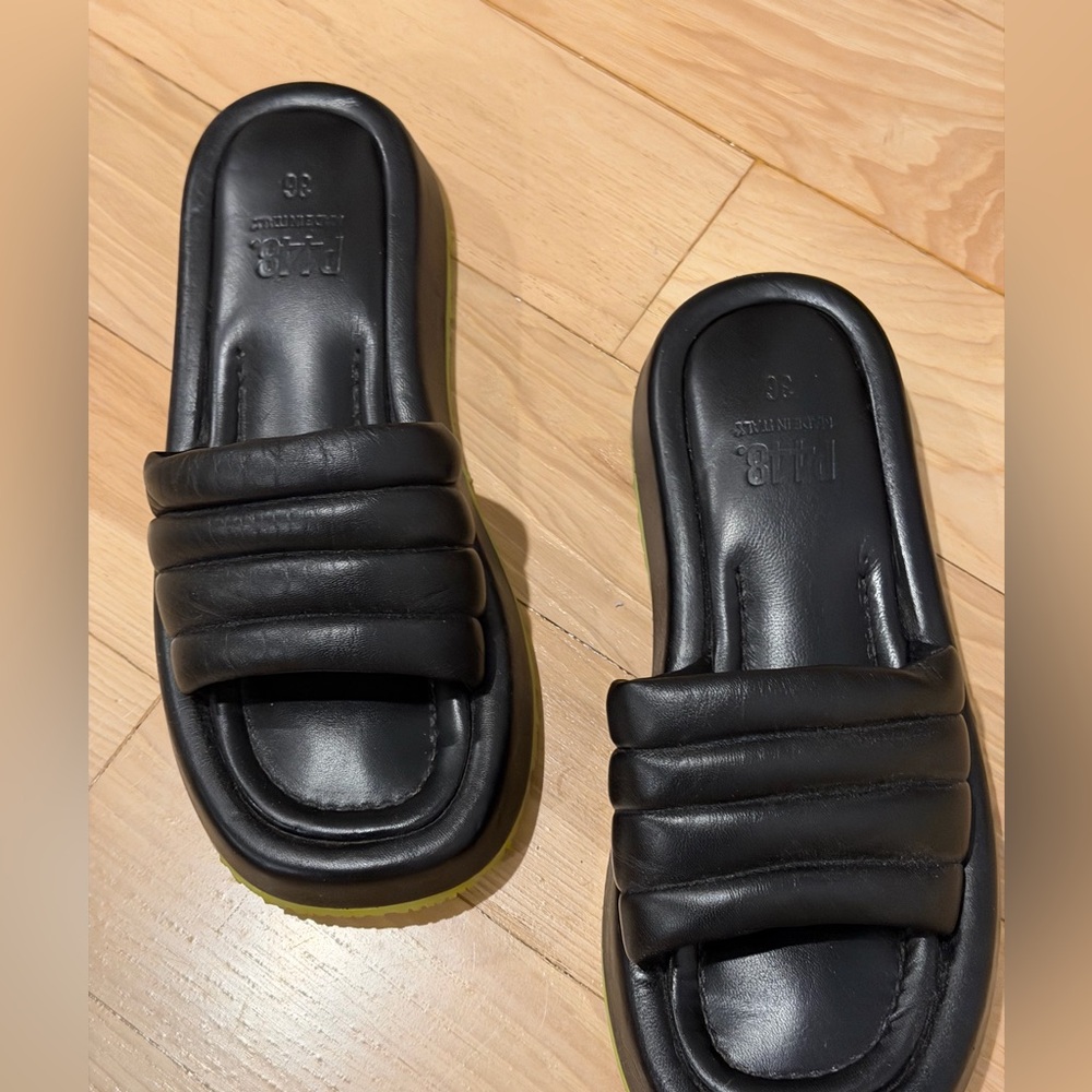 P448 Women’s Fergie Slides in Black size 6! - Picture 6 of 6